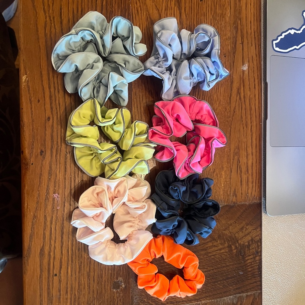 7 count lululemon scrunchies